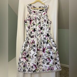 White House Black Market Floral Dress with pockets size 6